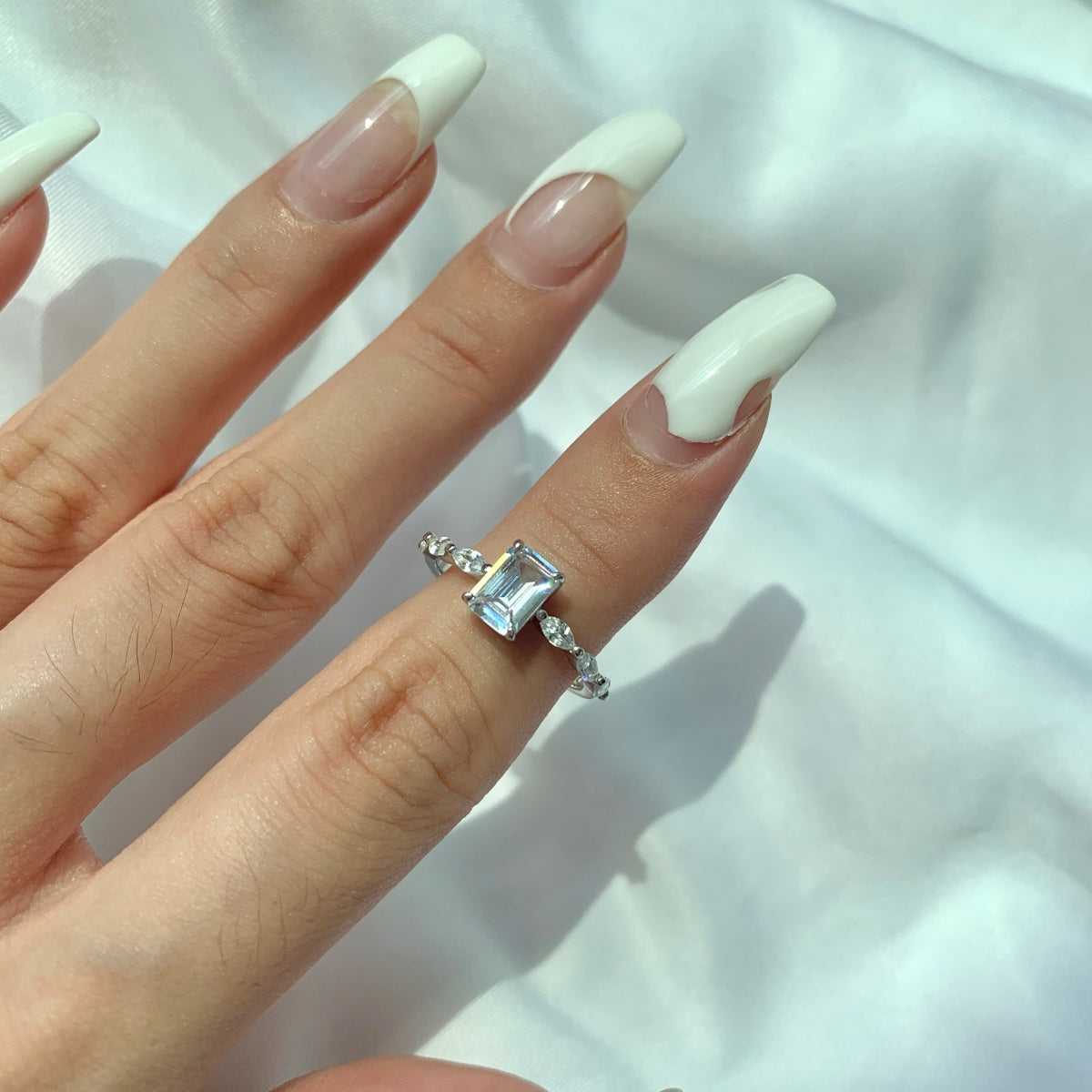 [BASLOVE]1.0 Carat Dainty Resplendent Radiant Cut Daily Ring