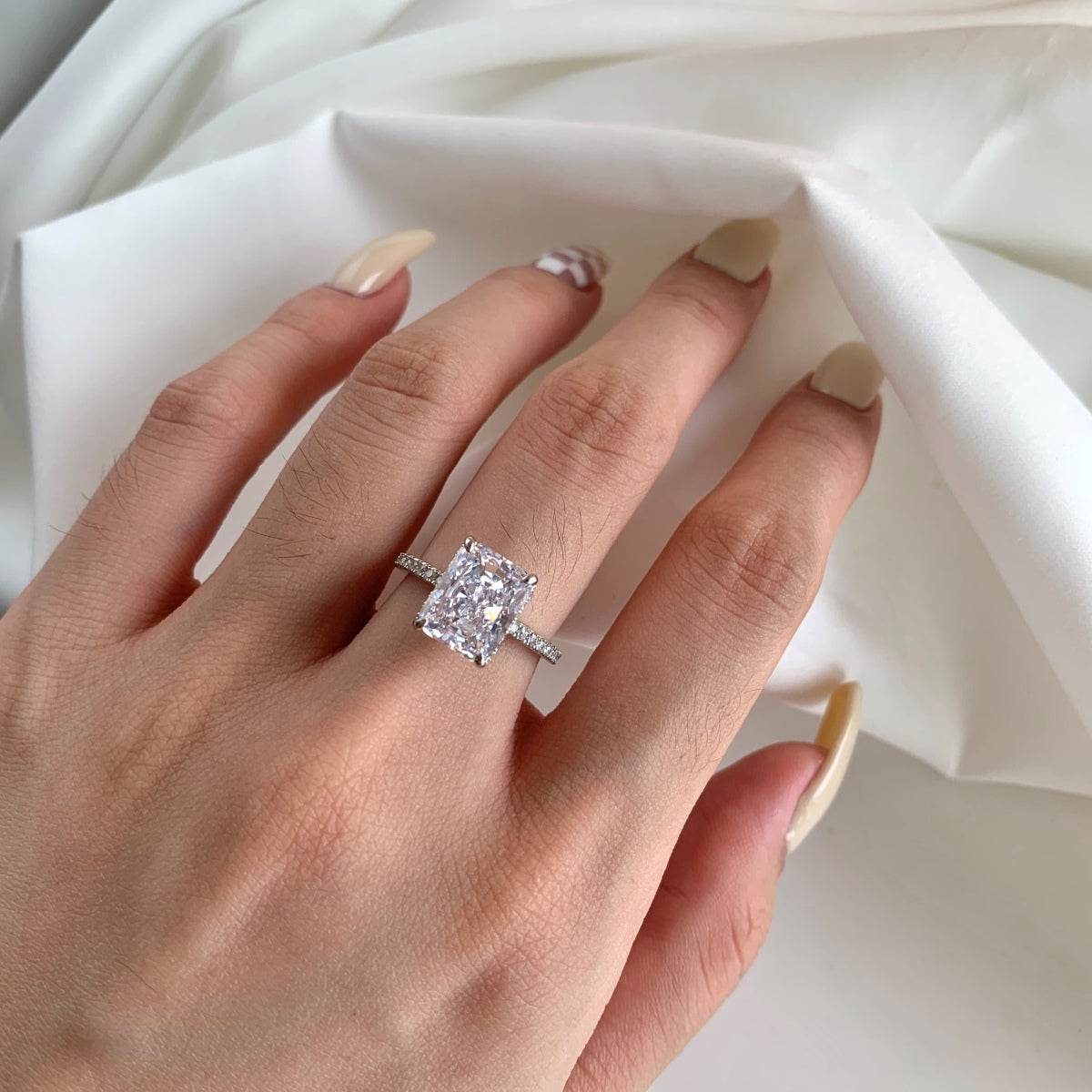 [BASLOVE]4.0 Carat Luxurious Engagement Ring