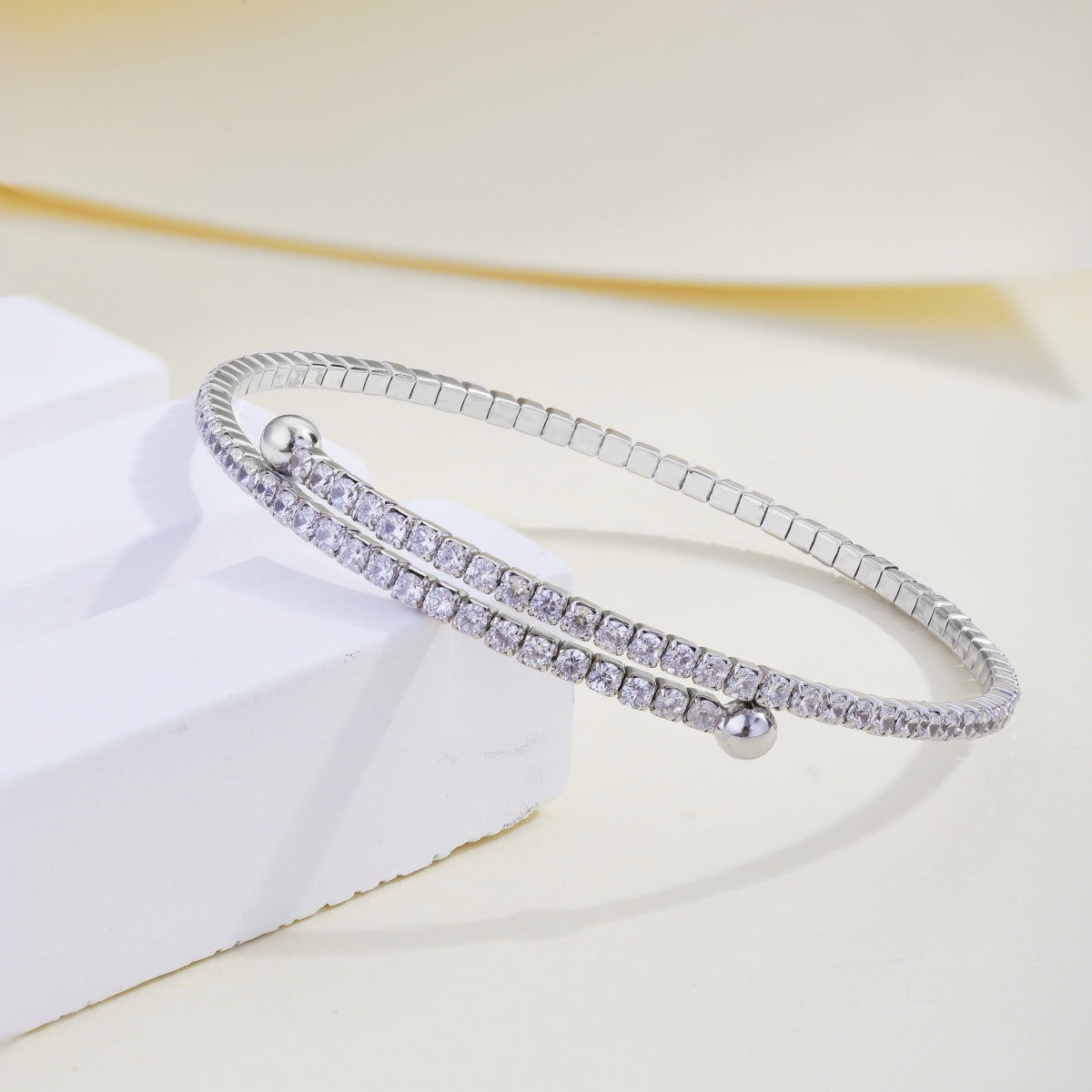 [BASLOVE]Row of Diamonds Round Fashion Bracelet