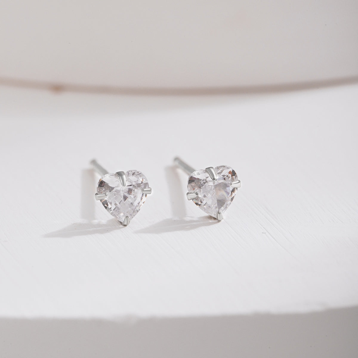 [BASLOVE]Sparkling Heart Shaped Simple Earrings