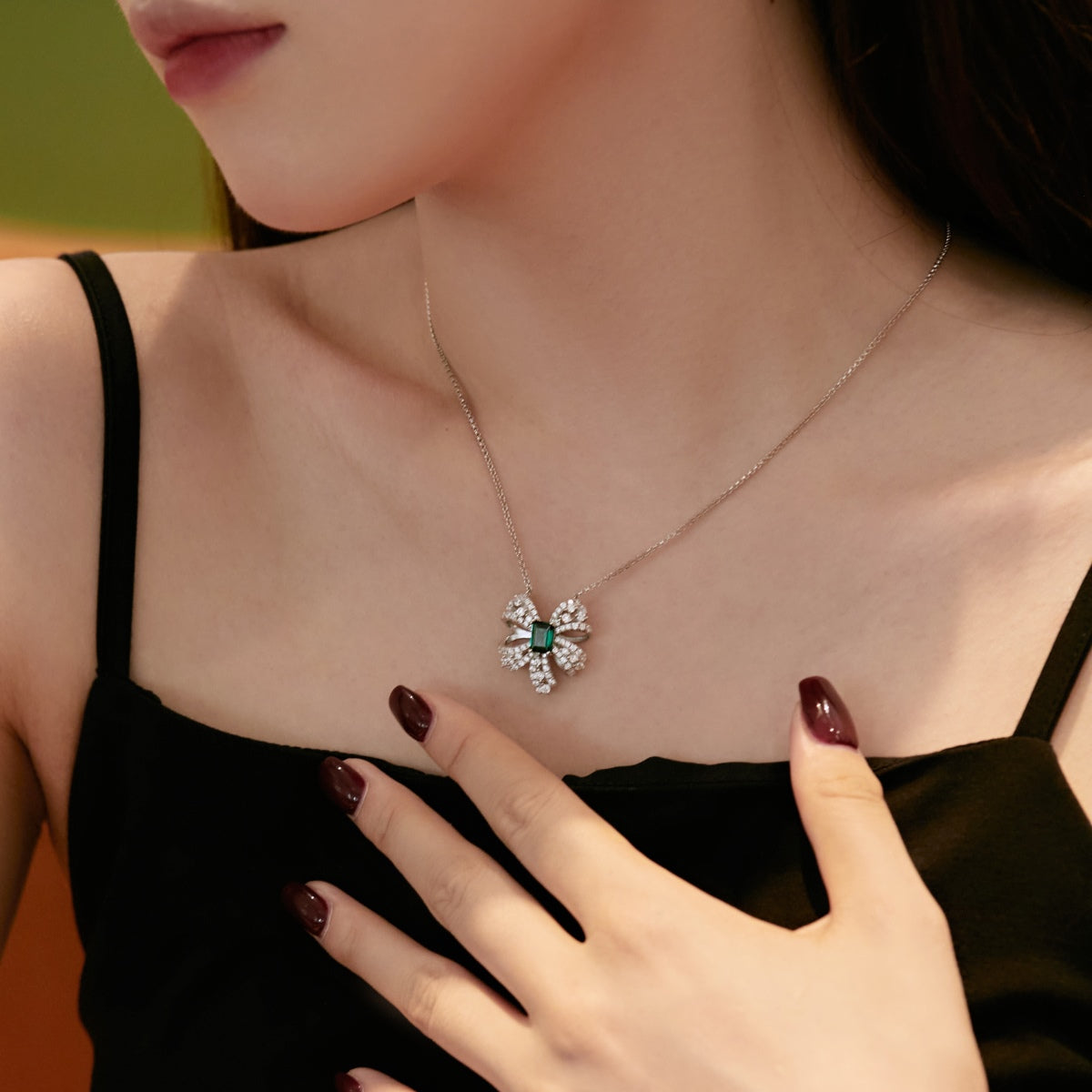 [BASLOVE]Luxurious Flower Shape Emerald Cut Necklace