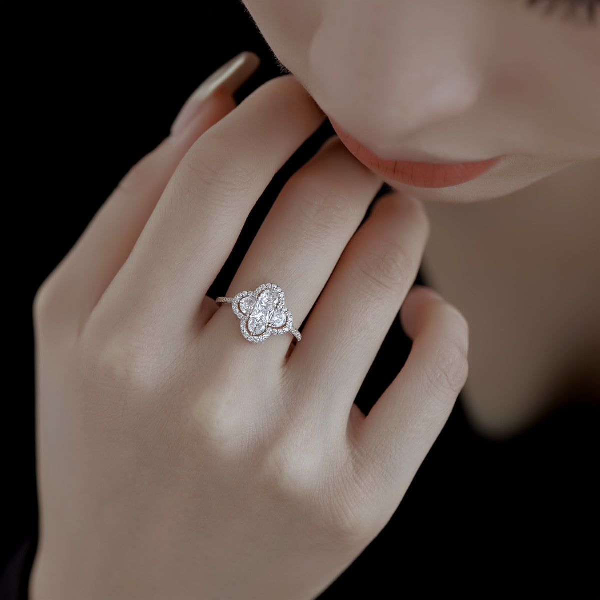 [BASLOVE]Luxurious Eternity Flower Shape Banquet Ring