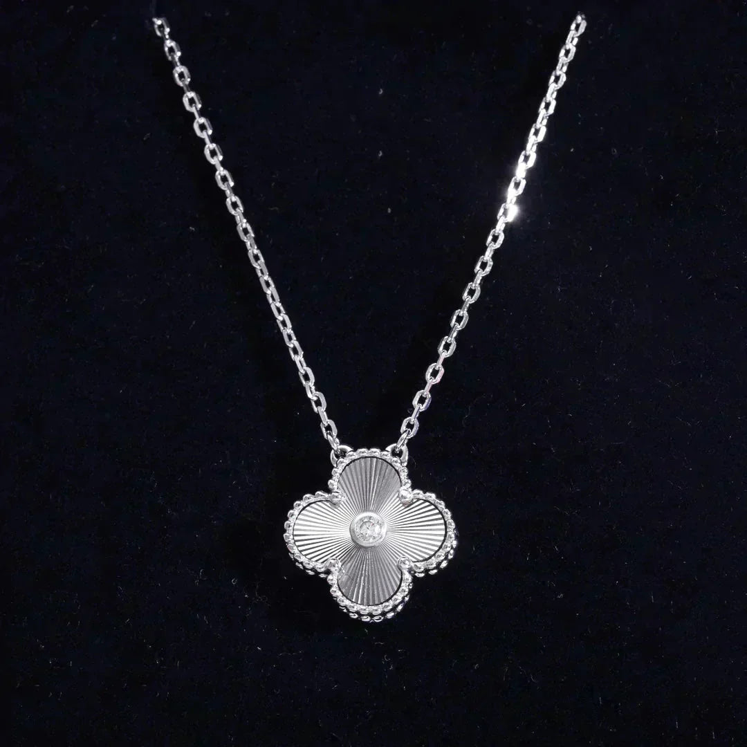 [basloveJW]CLOVER  15MM DIAMOND LASER NECKLACE SILVER