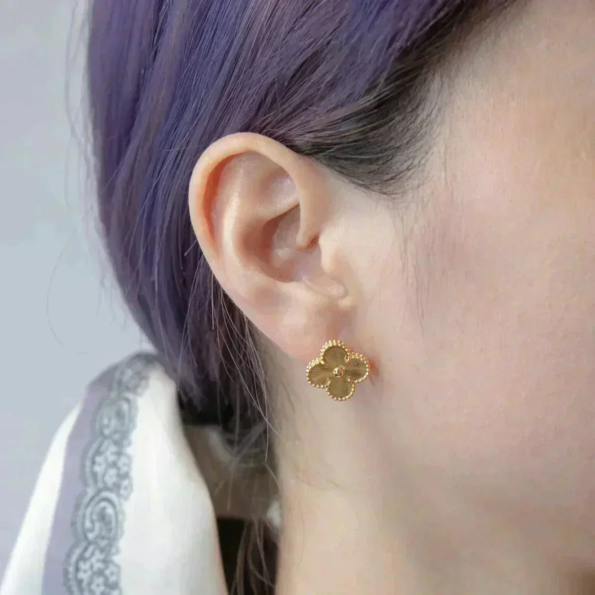 [basloveJW]CLOVER MEDIUM 1 MOTIFS LASER EARRINGS