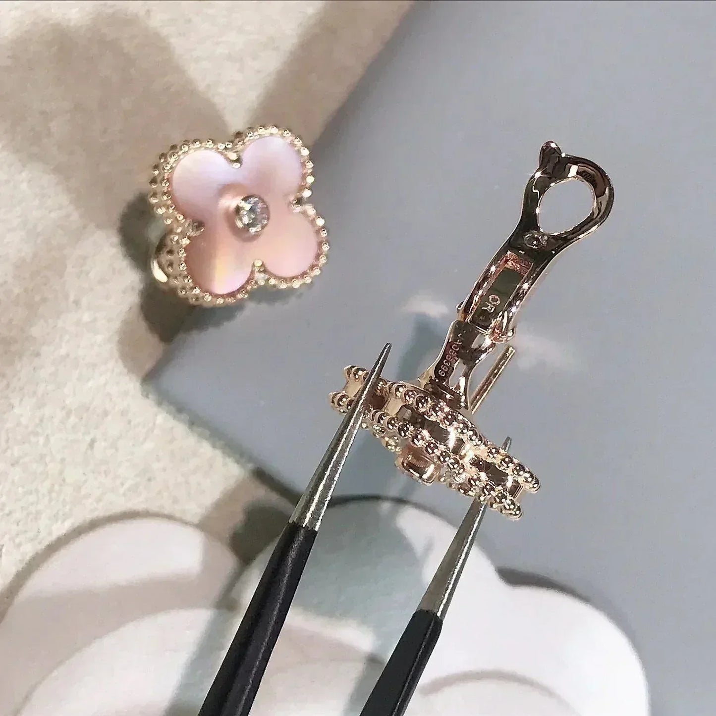 [basloveJW]CLOVER MEDIUM 1 MOTIFS  PINK MOP DIAMOND EARRINGS