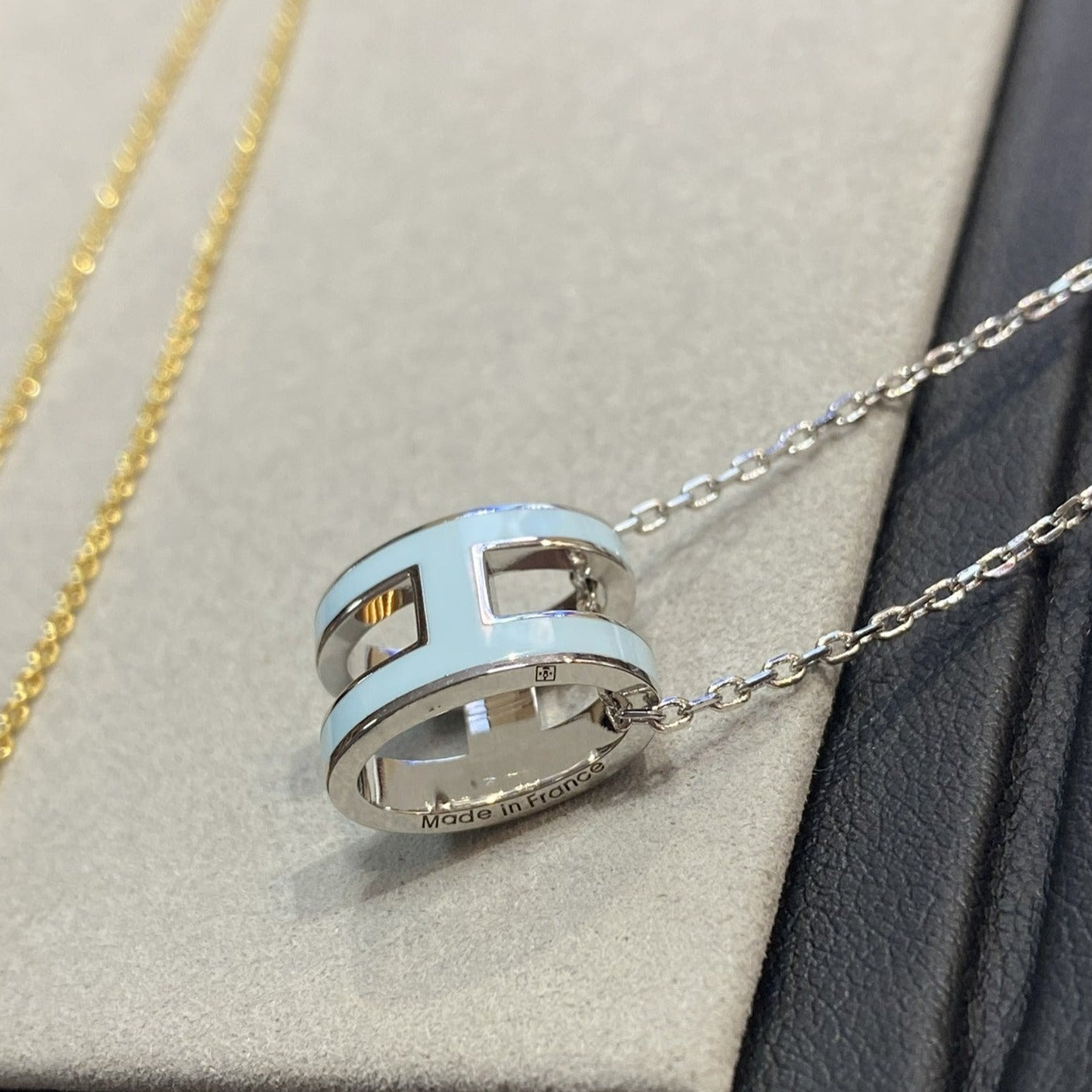 [Basjewels]POP H LIGHT BLUE NECKLACE