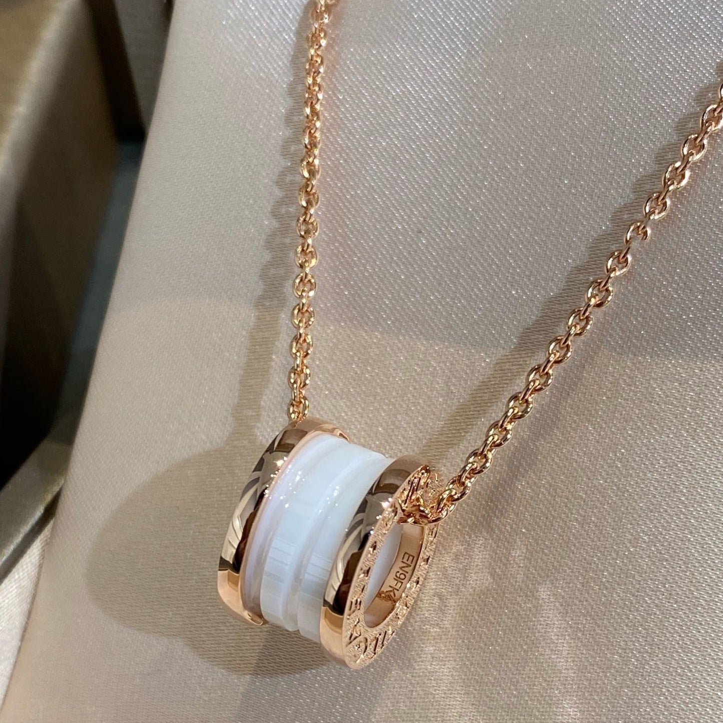 [Basjewels]ZERO 1 WHITE CERAMIC PINK GOLD NECKLACE