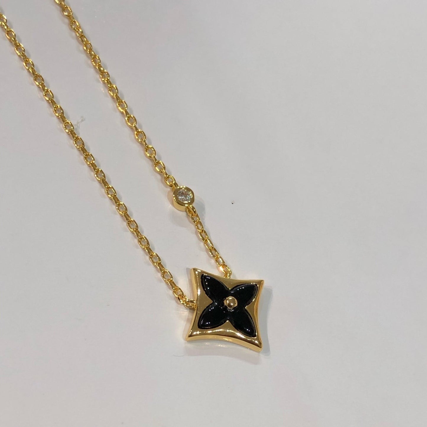 [Basjewels]STAR BLACK MOP NECKLACE