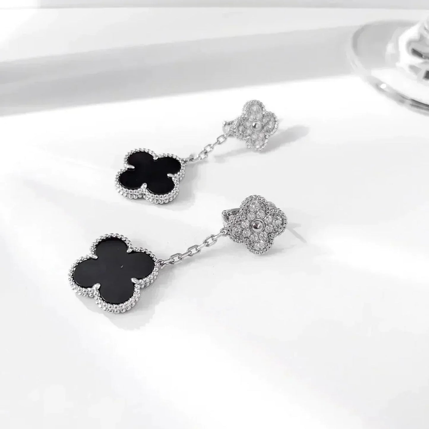 [basloveJW]CLOVER 2 MOTIFS  DIAMOND ONYX EARRINGS SILVER