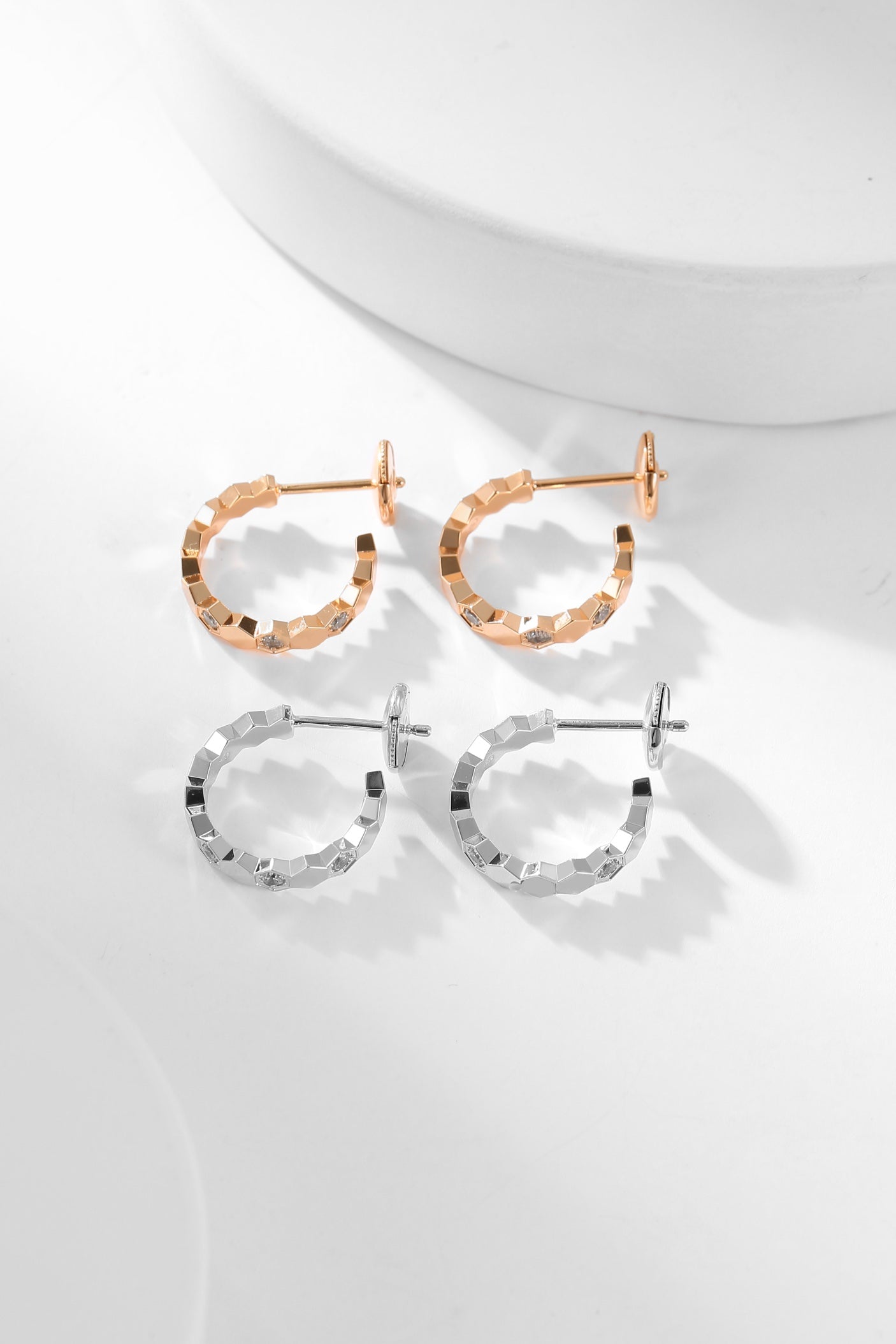 [Basjewels]BEE LOVE DIAMOND HOOP EARRINGS