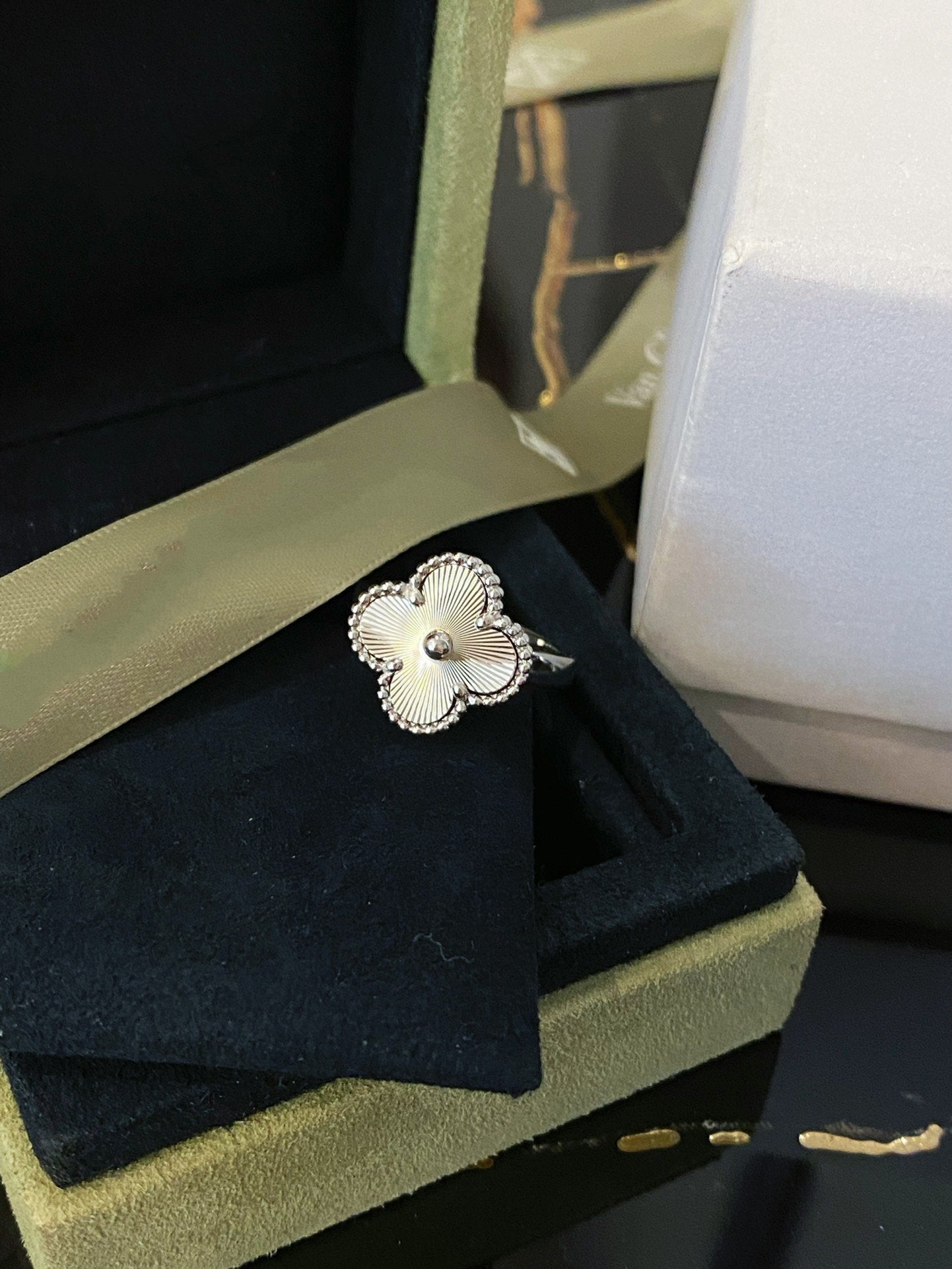 [basloveJW]CLOVER SILVER RING