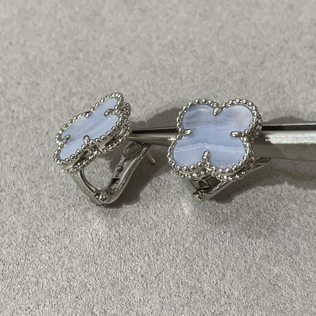 [basloveJW]CLOVER CHALCEDONY SILVER STUD EARRINGS