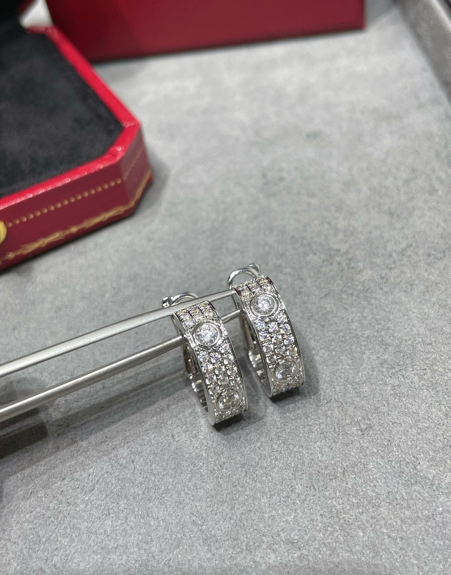 [basloveJW]LOVE 5.5MM DIAMOND PAVED EARRINGS