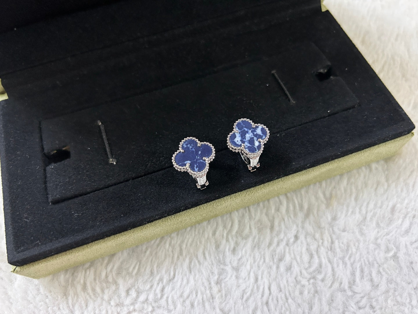 [basloveJW]CLOVER PIETERSITE MEDIUM STUD EARRINGS