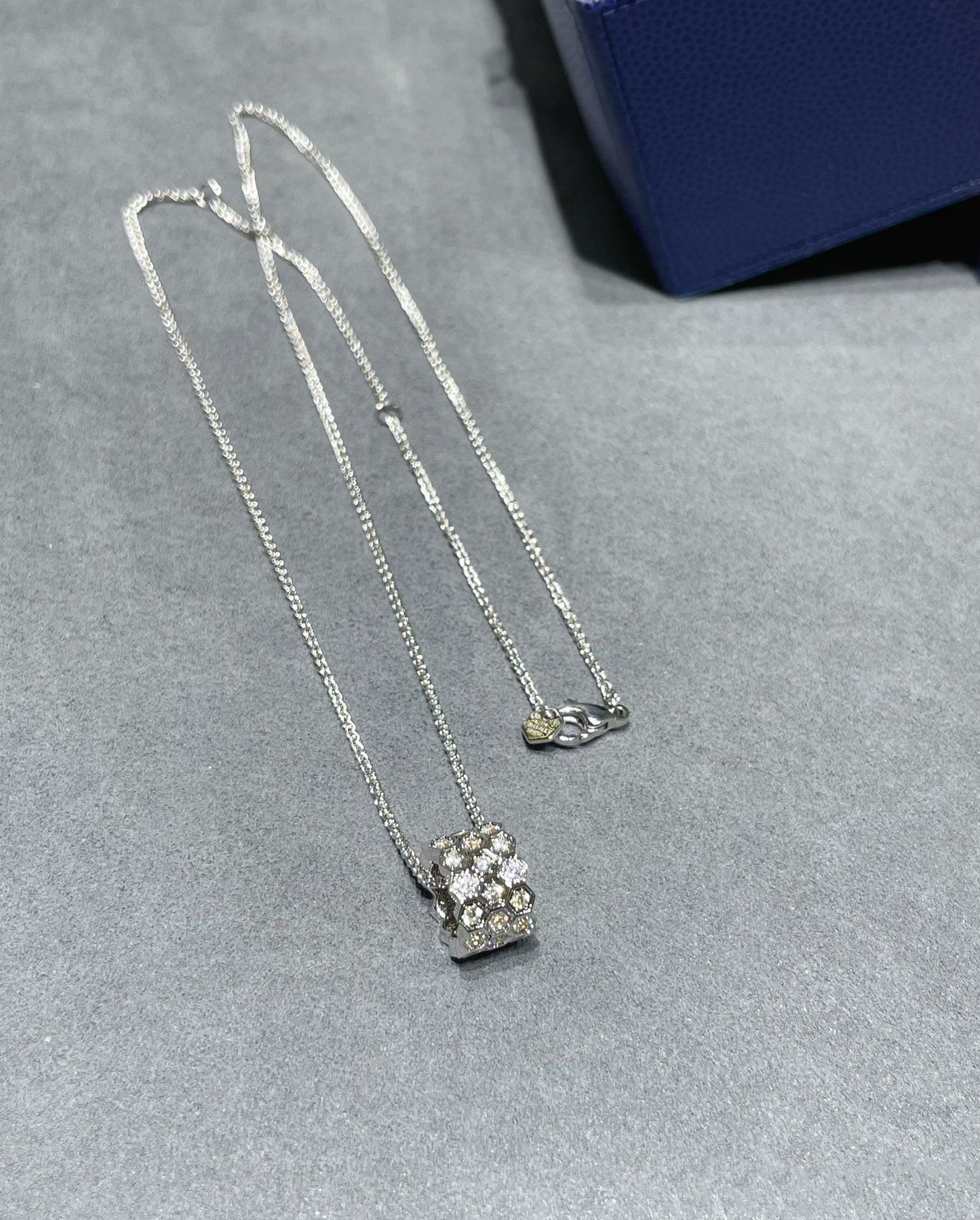 [Basjewels]BEE LOVE DIAMOND PAVED 3 ROW NECKLACE