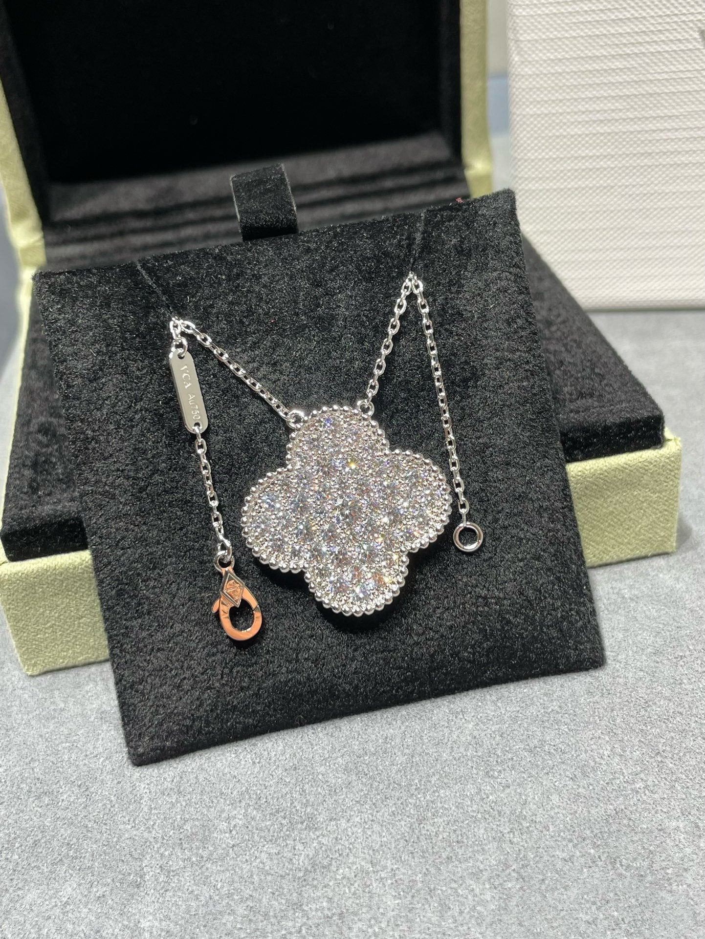 [basloveJW]CLOVER 25MM LARGE PENDANT DIAMOND PAVED SILVER NECKLACE