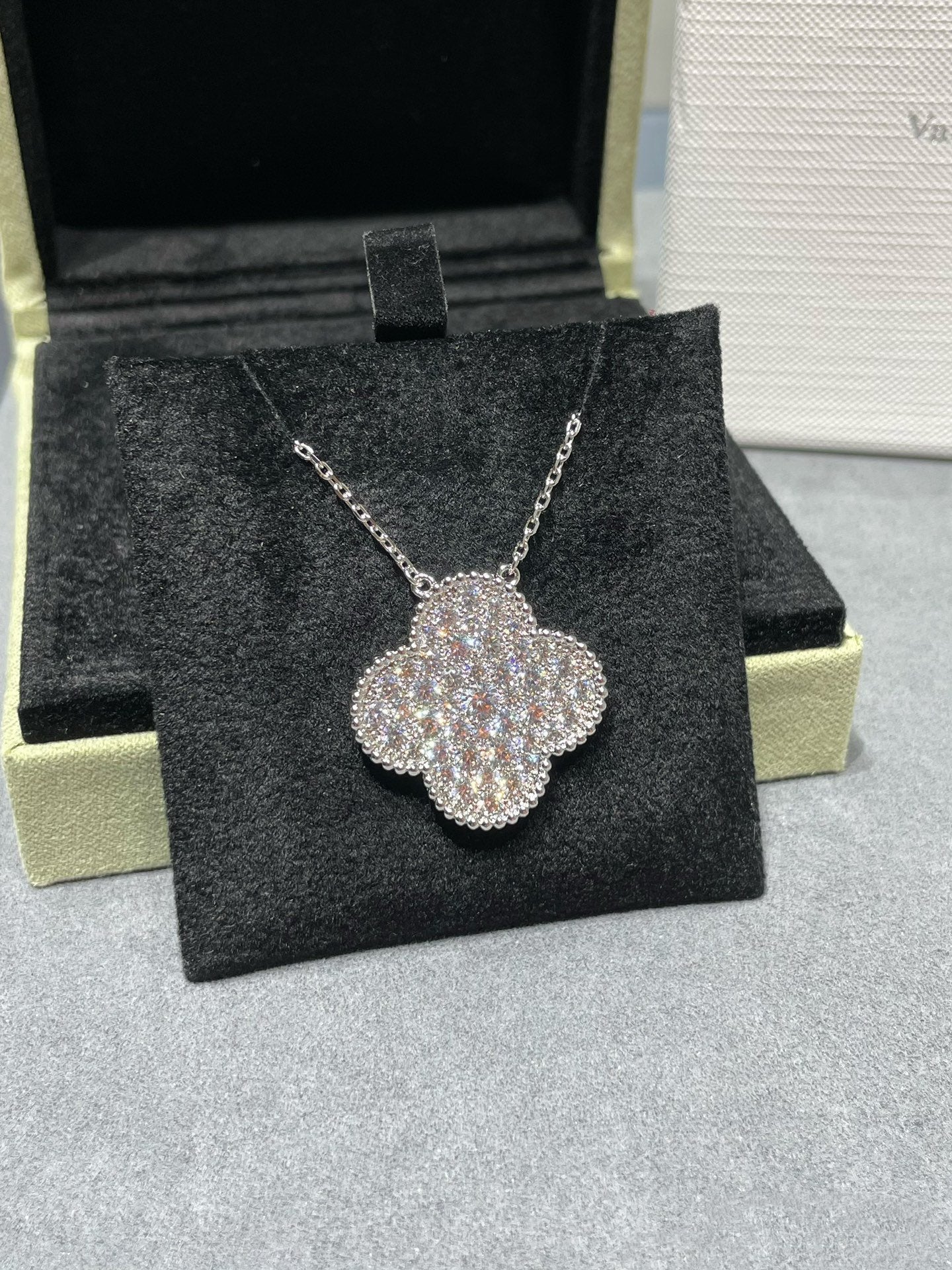 [basloveJW]CLOVER 25MM LARGE PENDANT DIAMOND PAVED SILVER NECKLACE