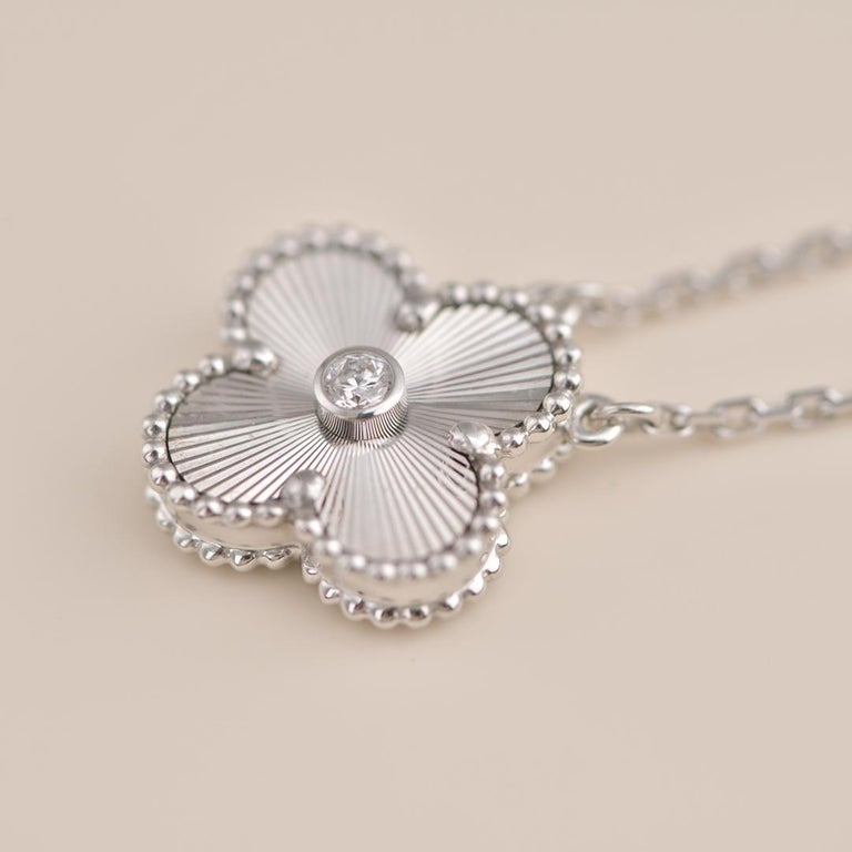 [basloveJW]CLOVER  15MM DIAMOND LASER NECKLACE SILVER