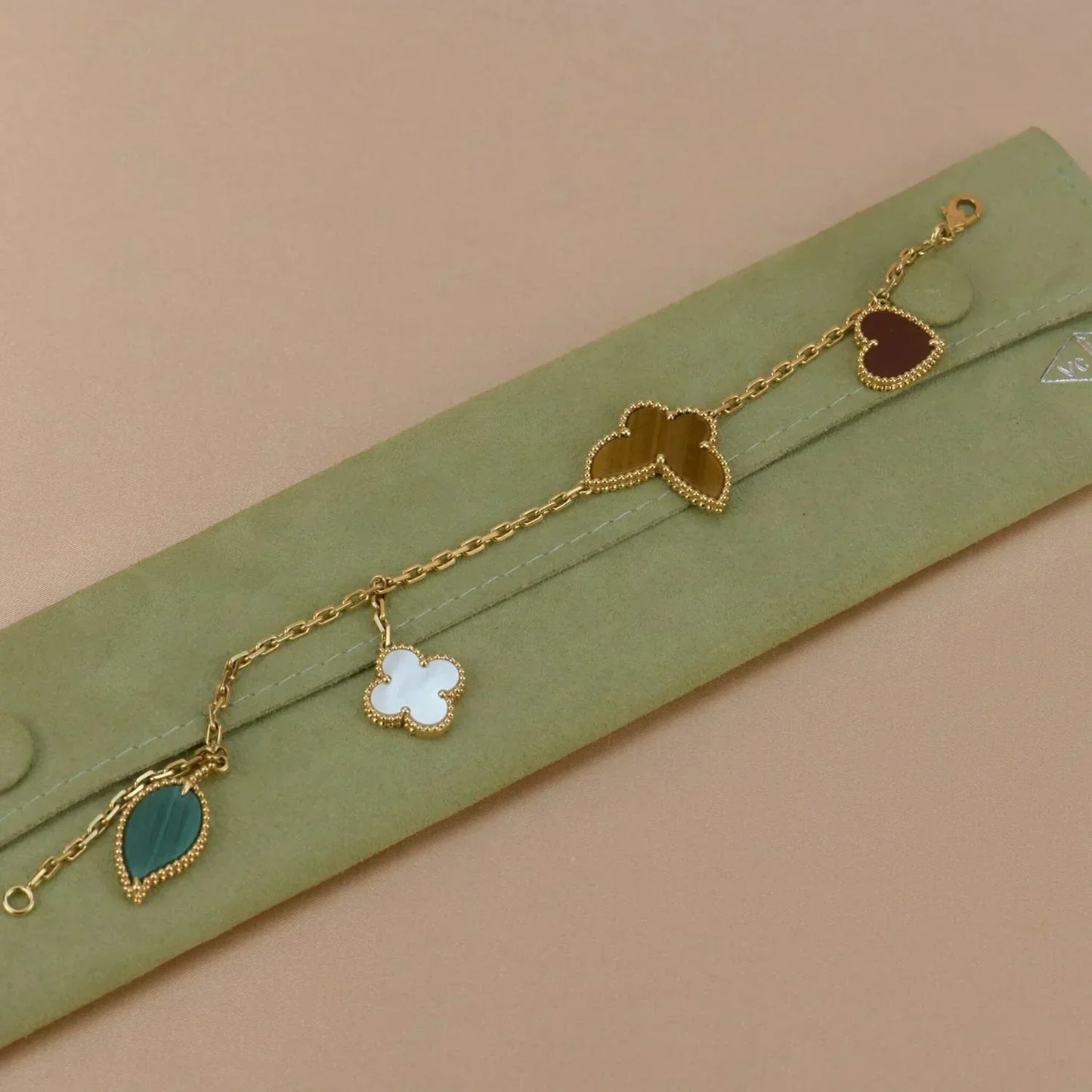 [basloveJW]LUCKY SPRING 5 MOTIF GOLD BRACELET