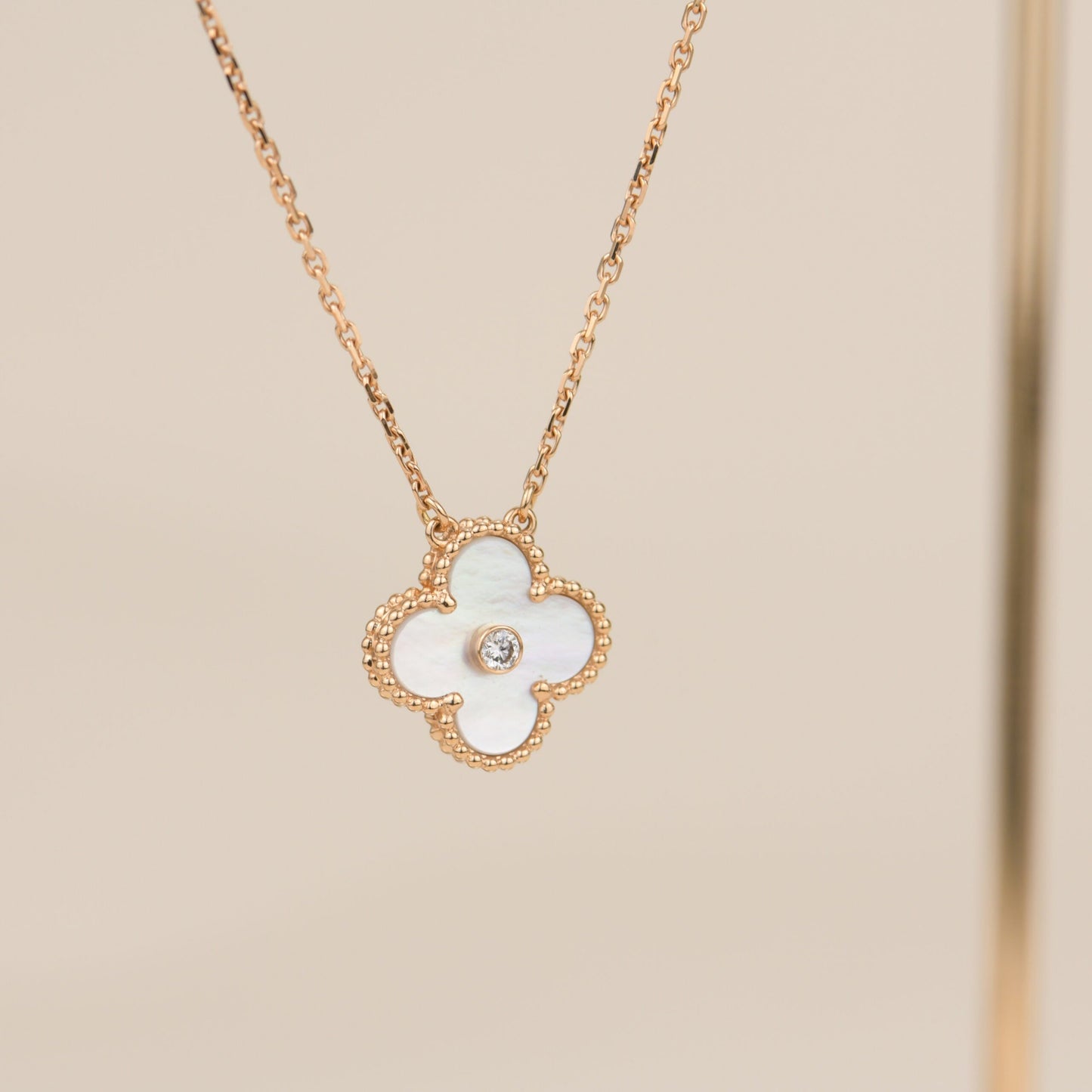 [basloveJW]CLOVER 15MM DIAMOND WHITE FRITILLARIA NECKLACE