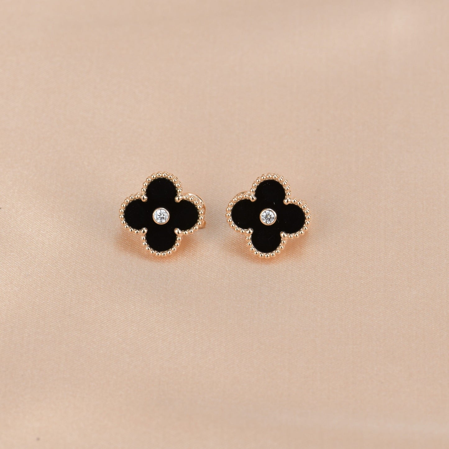 [basloveJW]CLOVER MEDIUM 1 MOTIFS ONYX DIAMOND EARRINGS