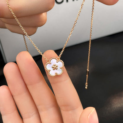 [basloveJW]LUCKY  WHITE MOP  PLUM BLOSSOM NECKLACE