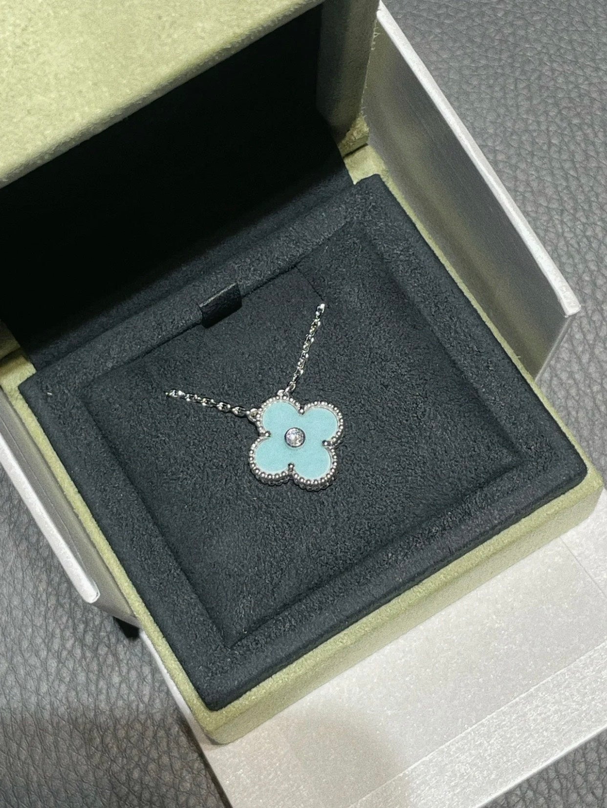 [basloveJW]CLOVER 1 DIAMOND LIGHT BLUE SILVER NECKLACE