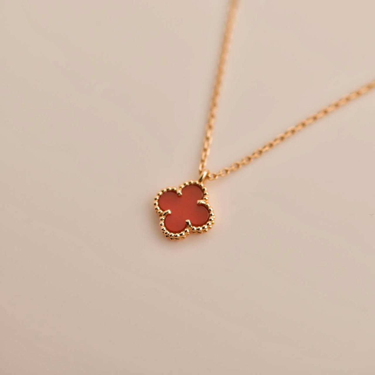 [basloveJW]CLOVER MINI 9.5MM WHITE CARNELIANS NECKLACE