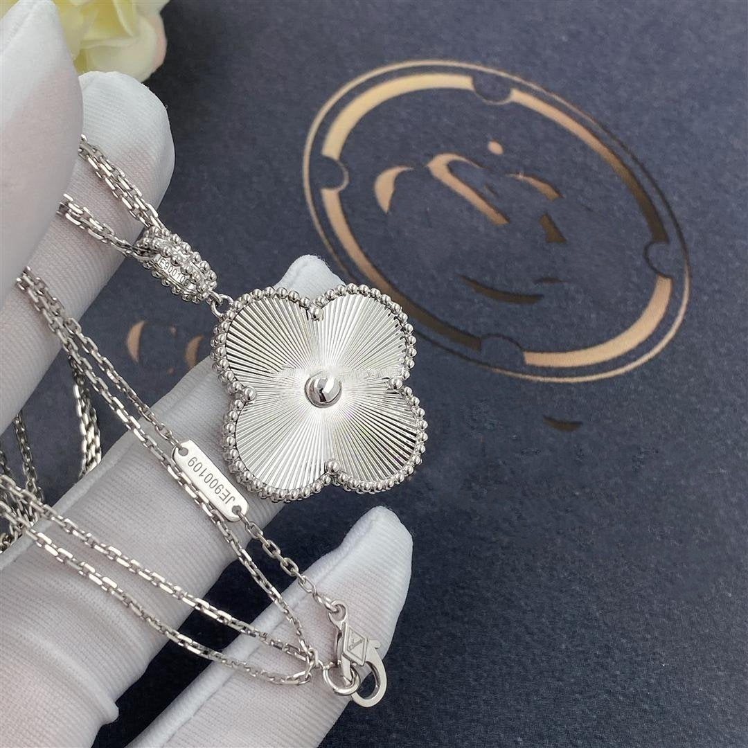 [basloveJW]CLOVER 25MM SILVER BIG CLOVER NECKLACE