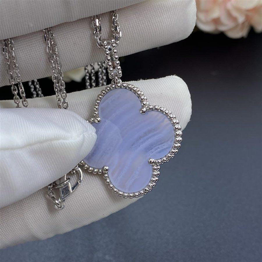 [basloveJW]CLOVER SILVER CHALCEDONY BIG CLOVER NECKLACE