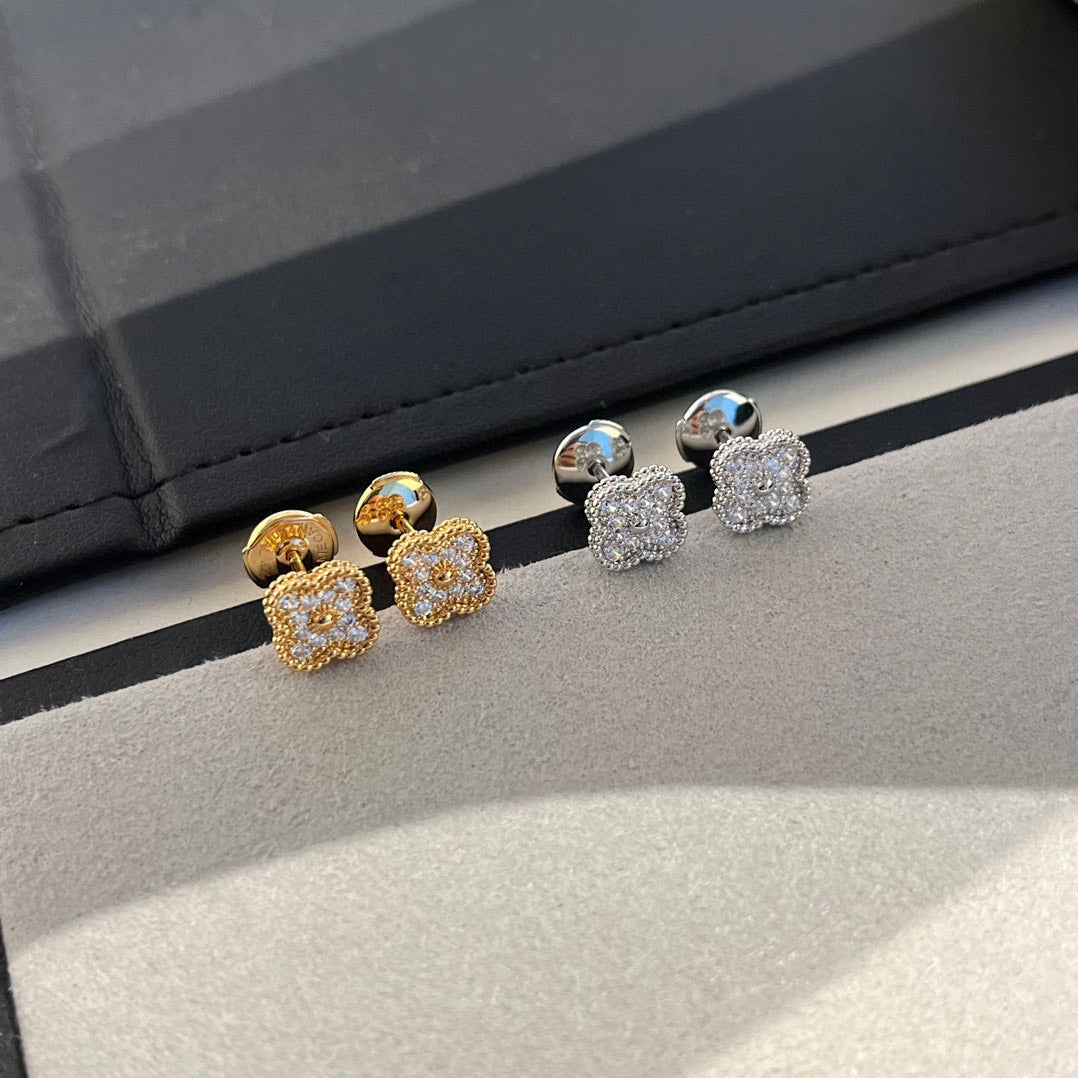 [basloveJW]CLOVER MINI DIAMOND STUD EARRINGS