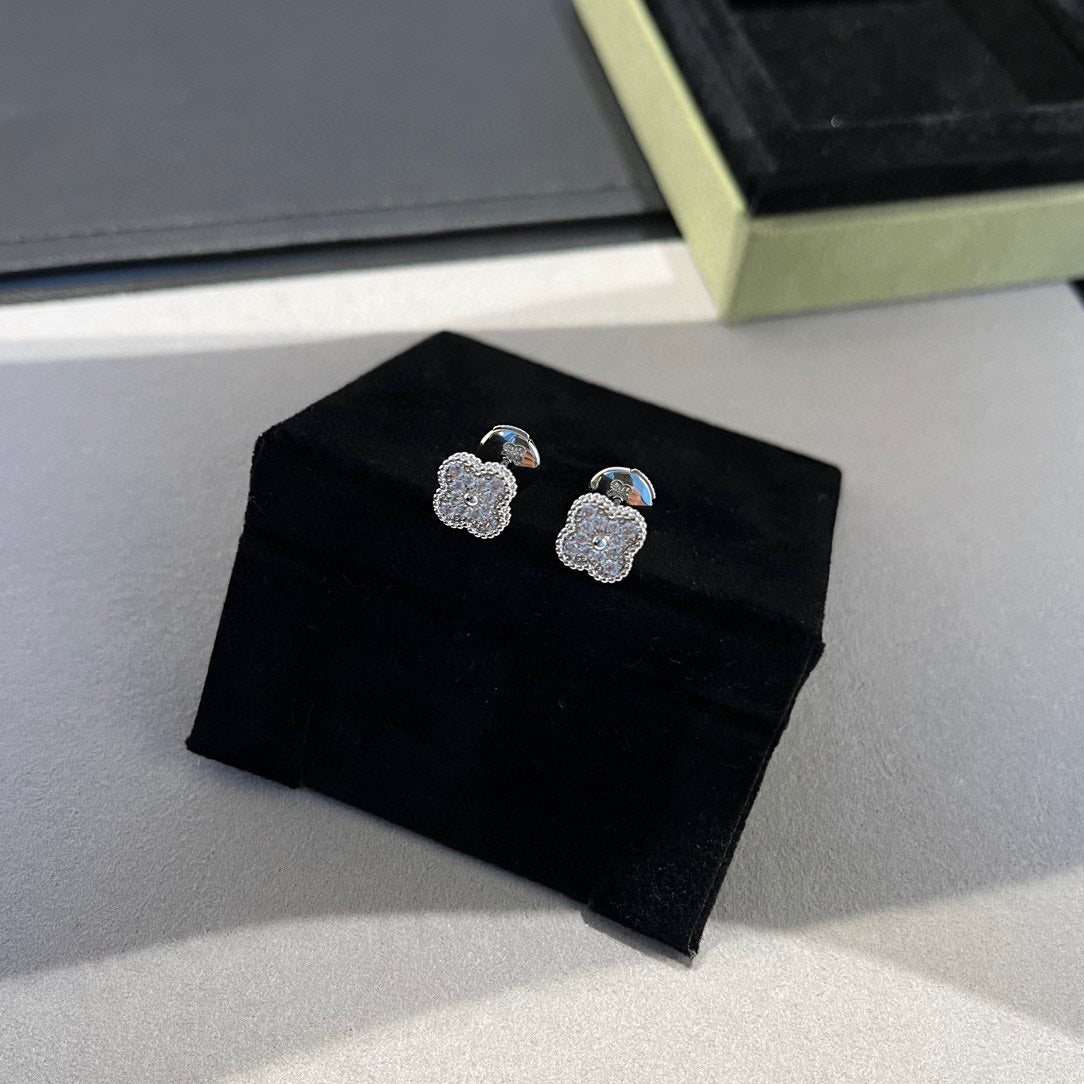 [basloveJW]CLOVER MINI DIAMOND STUD EARRINGS