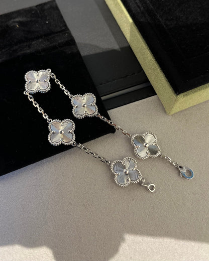 [basloveJW]CLOVER SILVER 5 MOTIFS BRACELET